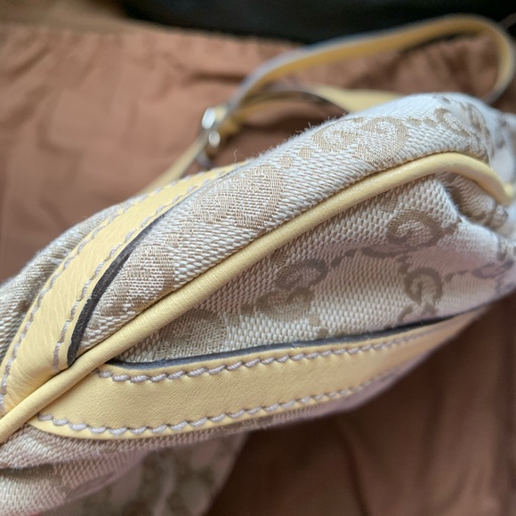 Gucci Crossbody Bag in great used condition - Picture 4 of 8